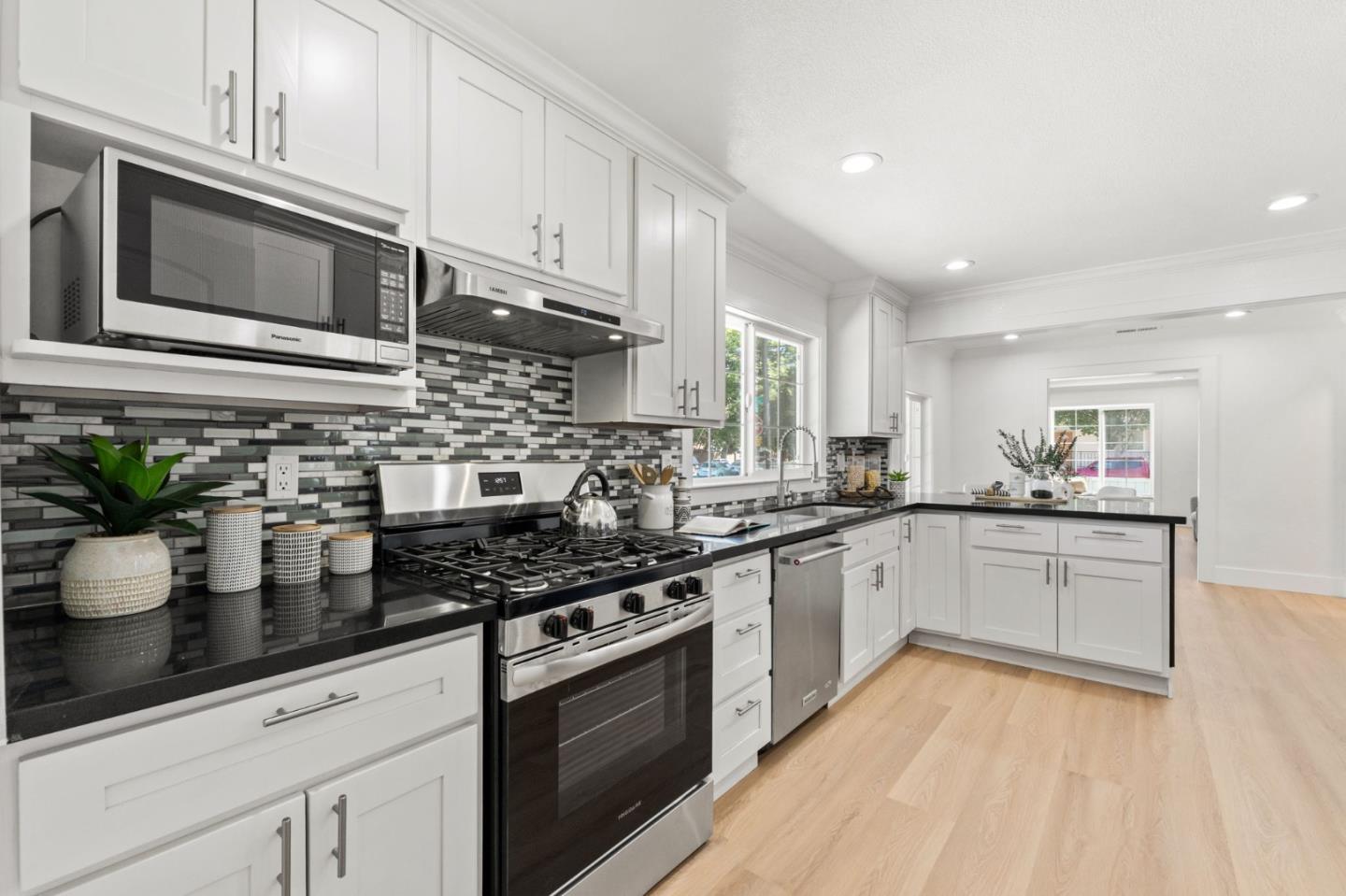 Detail Gallery Image 15 of 36 For 195 N 24th St, San Jose,  CA 95116 - 4 Beds | 2 Baths