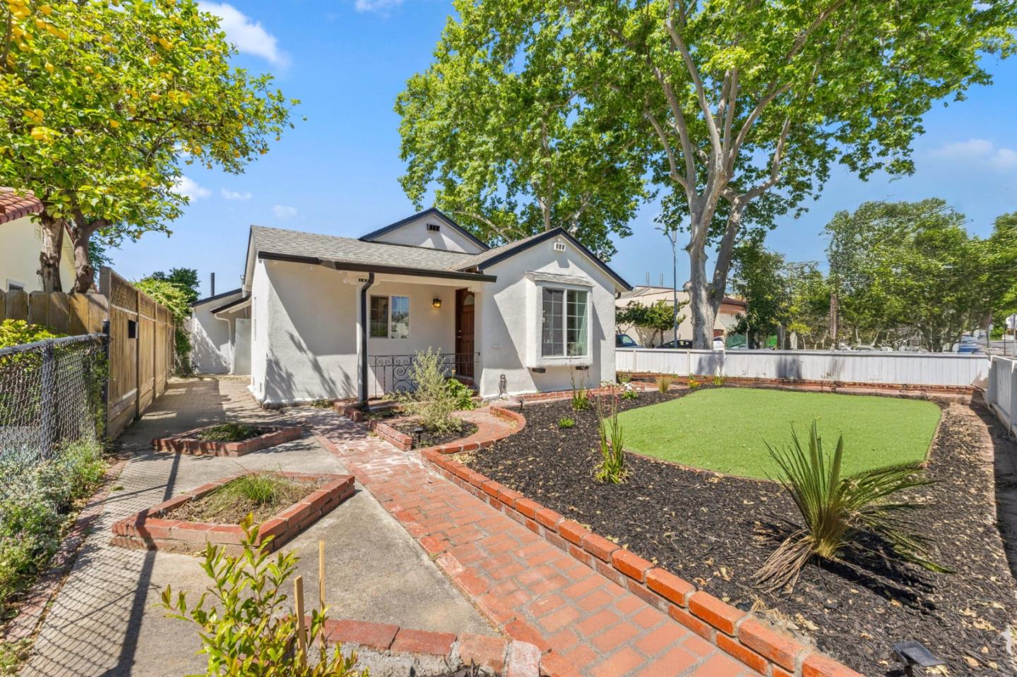 Detail Gallery Image 3 of 36 For 195 N 24th St, San Jose,  CA 95116 - 4 Beds | 2 Baths