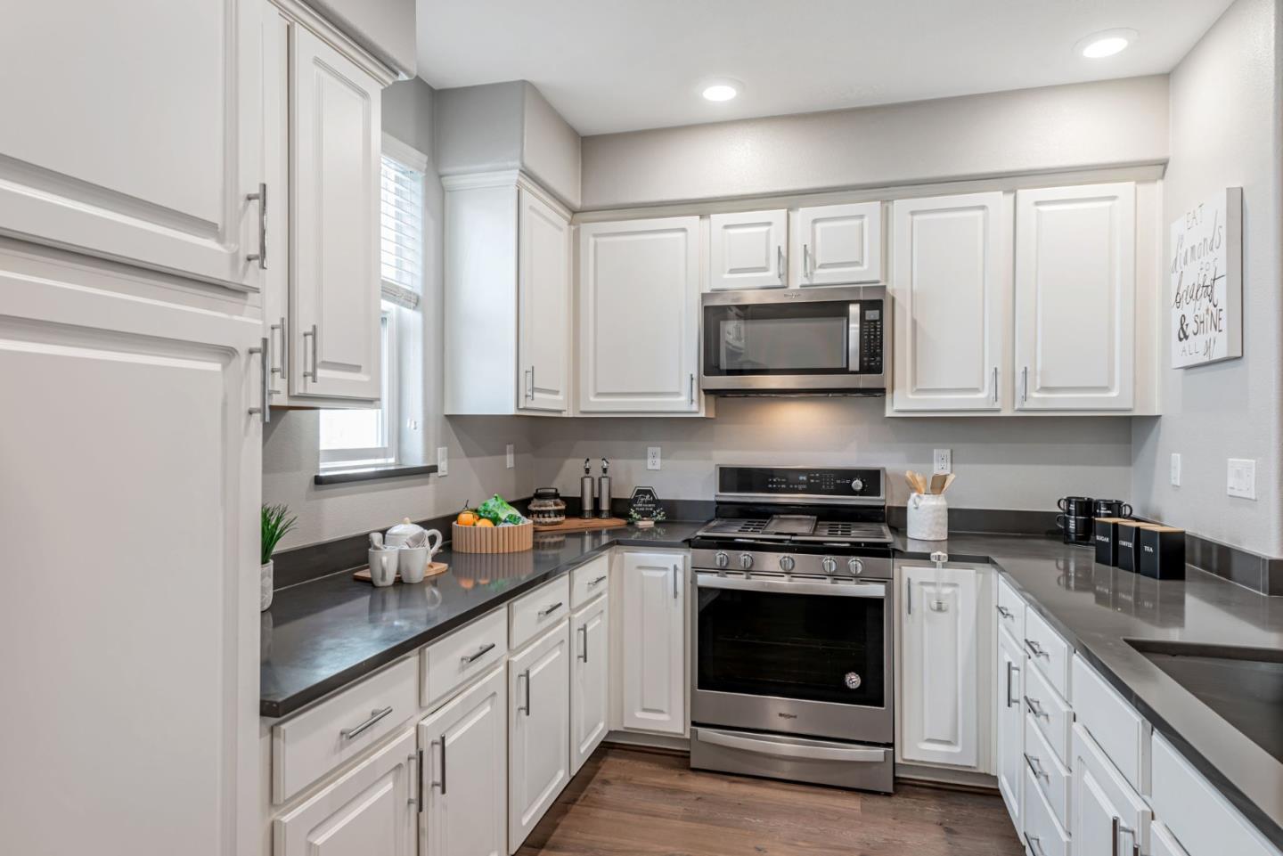 Detail Gallery Image 16 of 48 For 1460 Lavender Loop, Milpitas,  CA 95035 - 3 Beds | 2/1 Baths