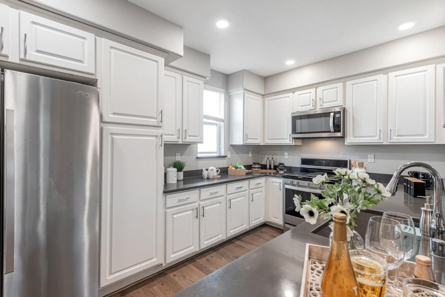 Detail Gallery Image 9 of 48 For 1460 Lavender Loop, Milpitas,  CA 95035 - 3 Beds | 2/1 Baths