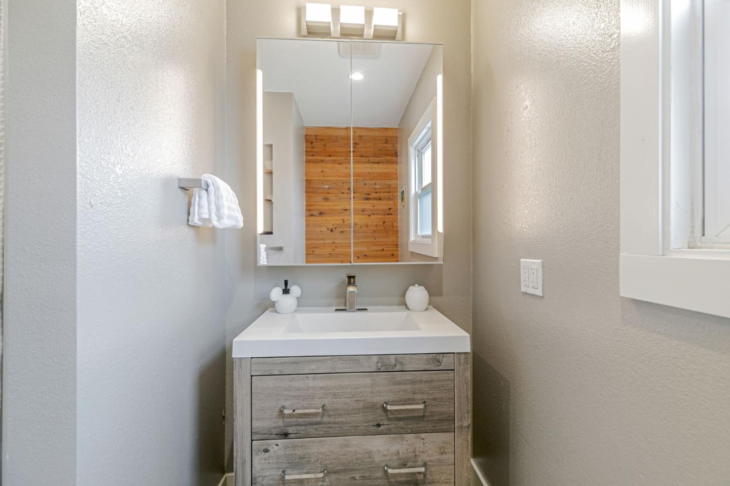 Detail Gallery Image 25 of 40 For 385 Edwards Ave, San Jose,  CA 95110 - 2 Beds | 1 Baths