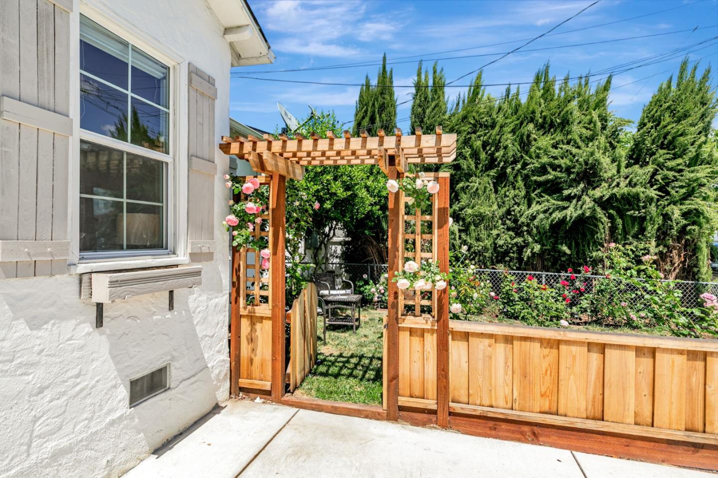 Detail Gallery Image 4 of 40 For 385 Edwards Ave, San Jose,  CA 95110 - 2 Beds | 1 Baths