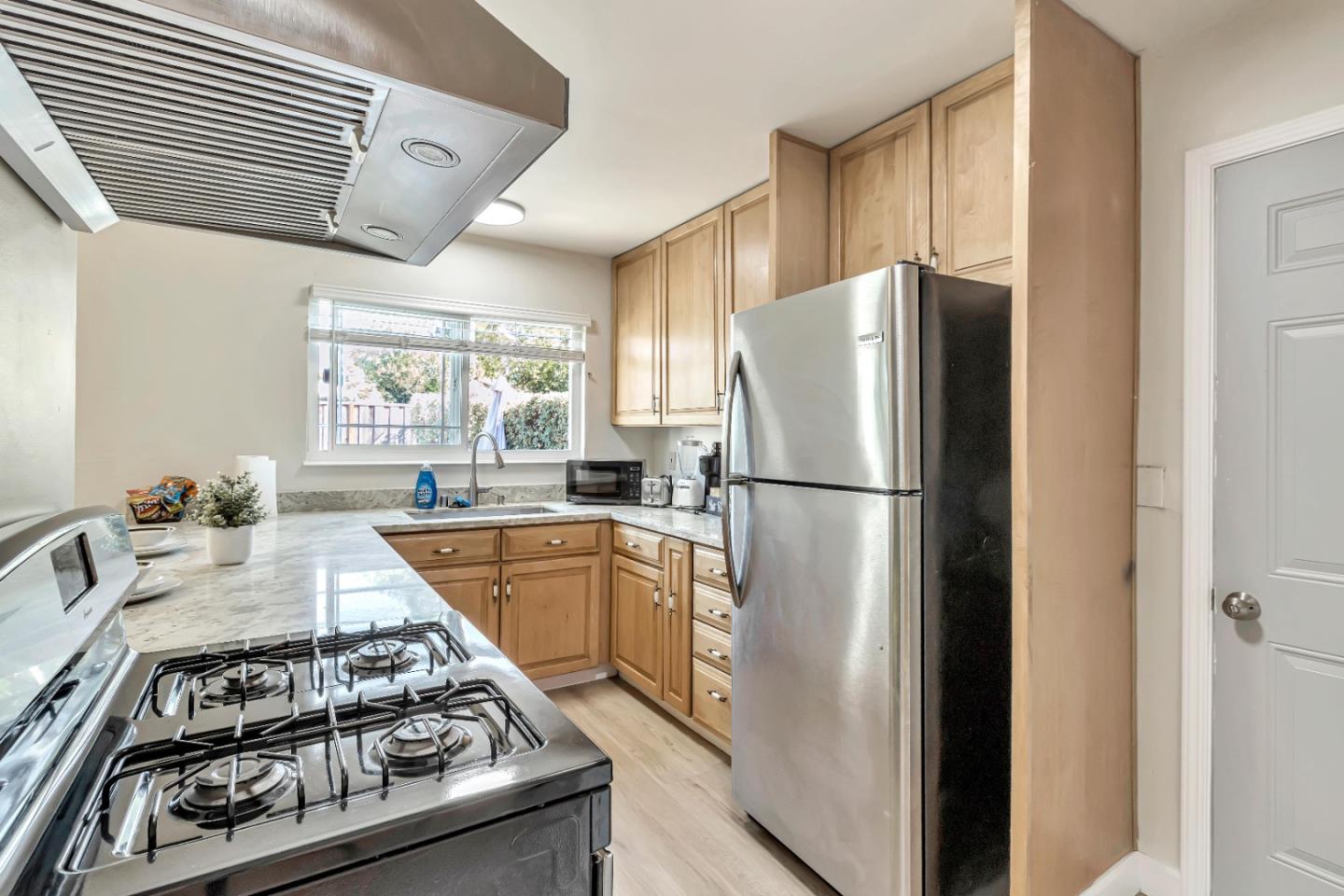 Detail Gallery Image 7 of 31 For 2056 Sullivan Ave, San Jose,  CA 95122 - 3 Beds | 2 Baths