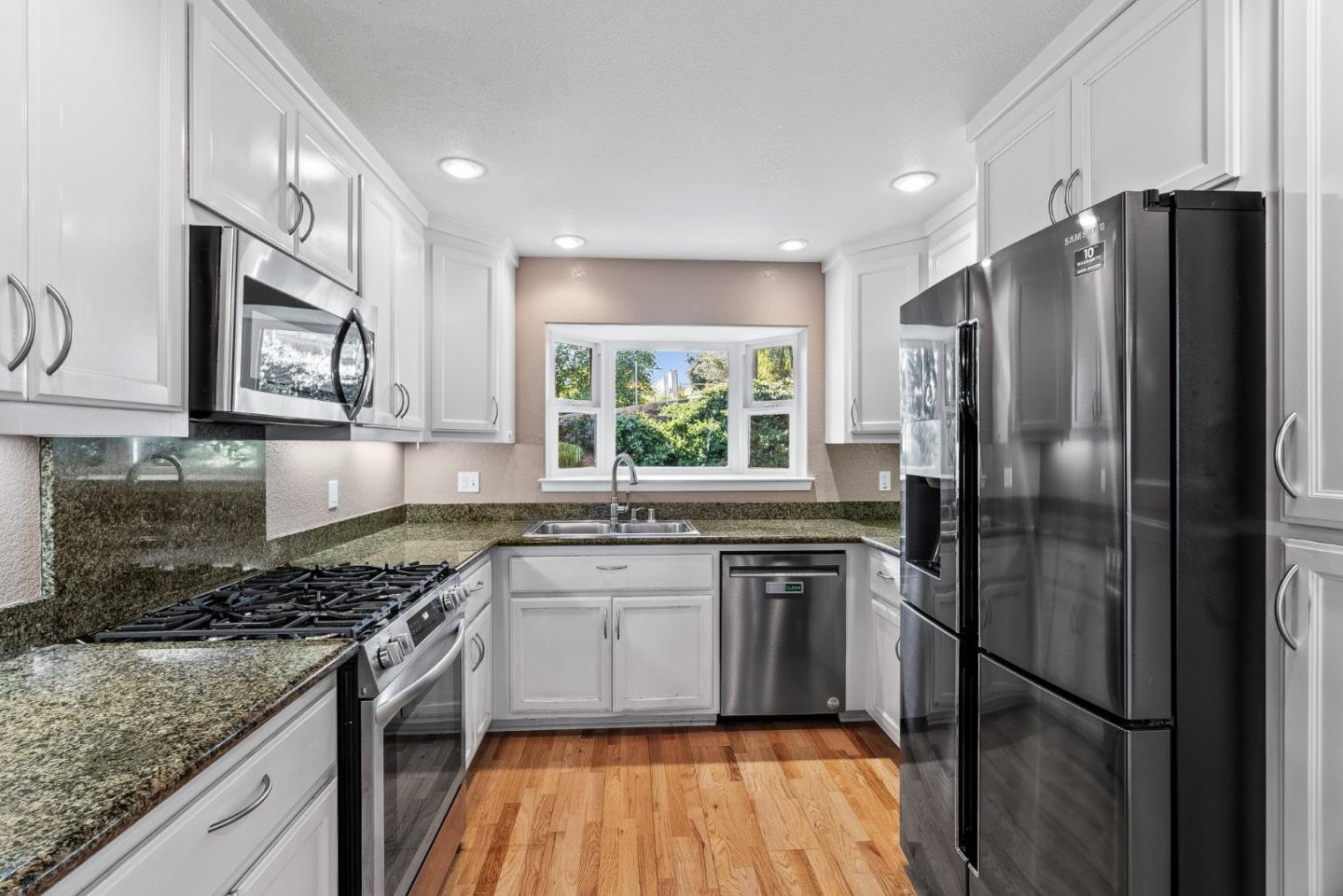 Detail Gallery Image 10 of 35 For 200 Tabor Dr, Scotts Valley,  CA 95066 - 4 Beds | 3 Baths