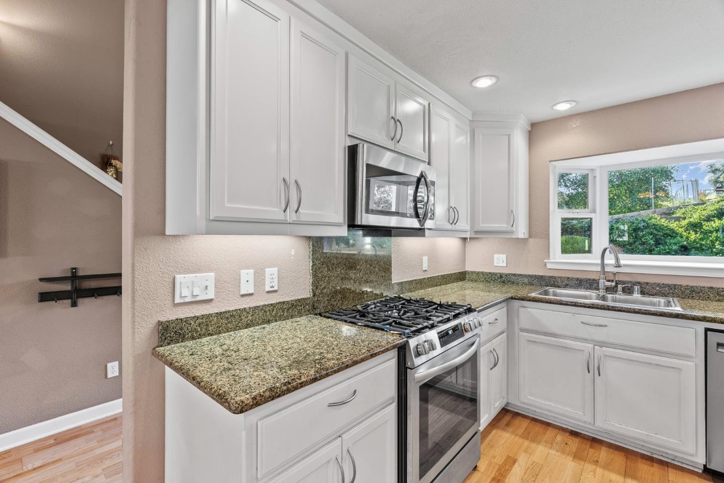 Detail Gallery Image 11 of 35 For 200 Tabor Dr, Scotts Valley,  CA 95066 - 4 Beds | 3 Baths