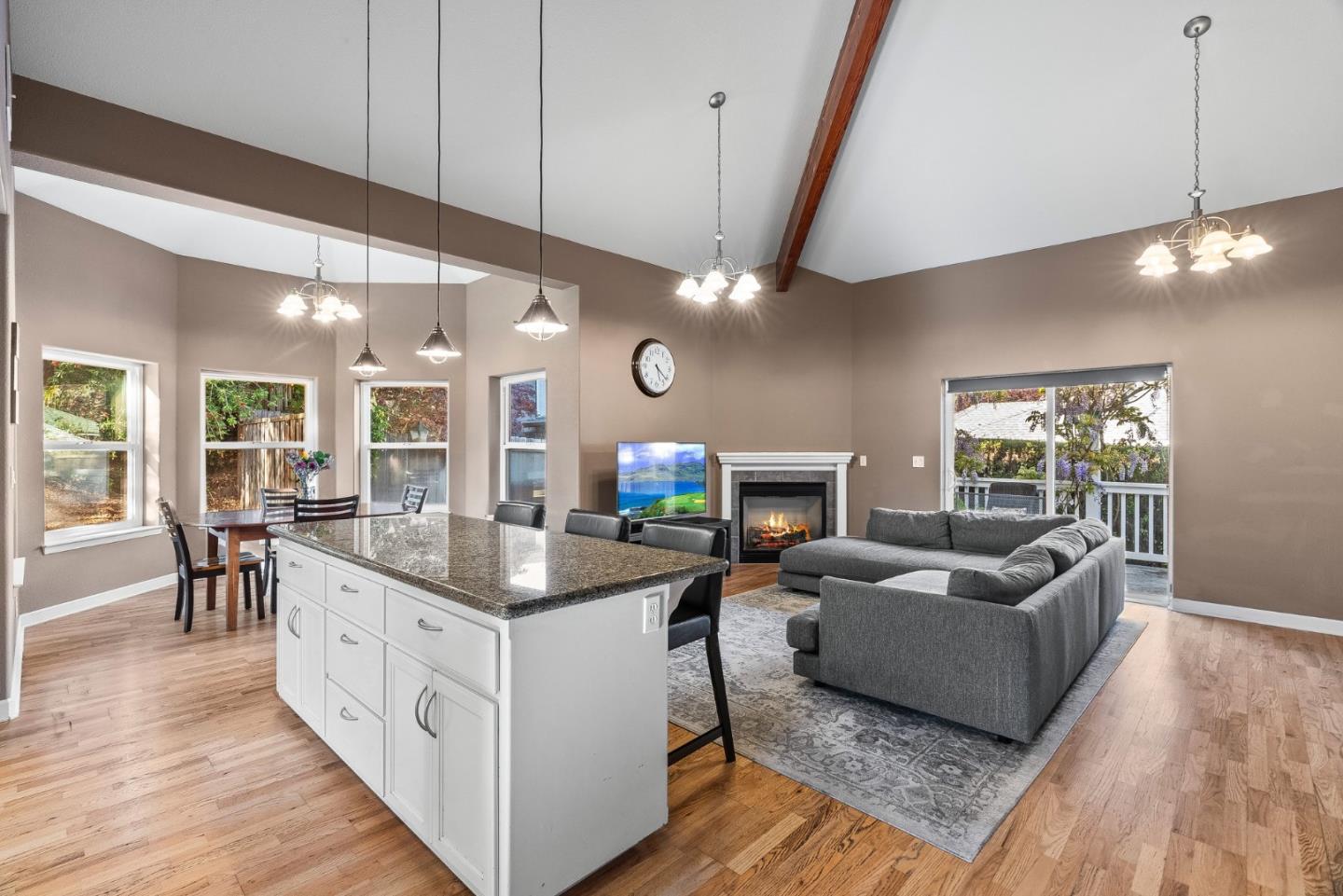 Detail Gallery Image 5 of 35 For 200 Tabor Dr, Scotts Valley,  CA 95066 - 4 Beds | 3 Baths