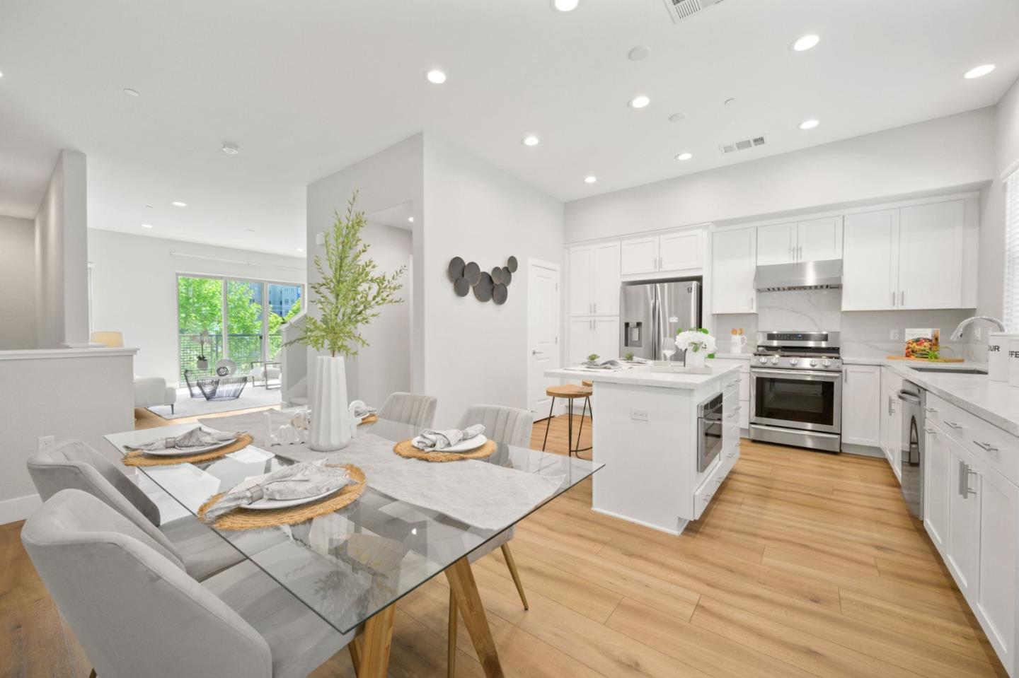 Detail Gallery Image 4 of 39 For 361 Montague Expy, Milpitas,  CA 95035 - 3 Beds | 3/2 Baths