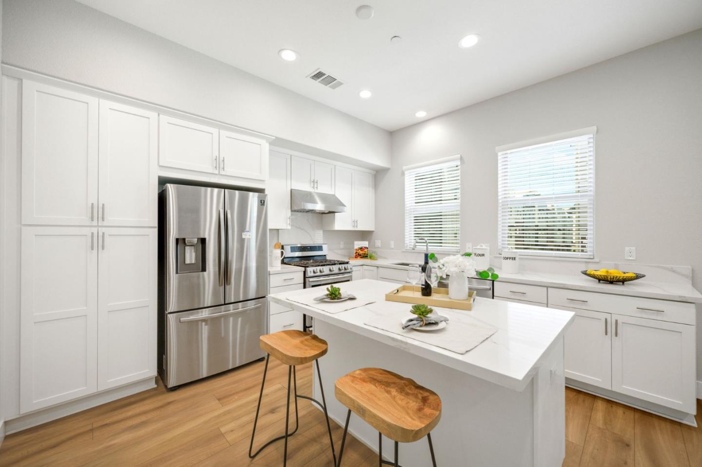 Detail Gallery Image 5 of 39 For 361 Montague Expy, Milpitas,  CA 95035 - 3 Beds | 3/2 Baths