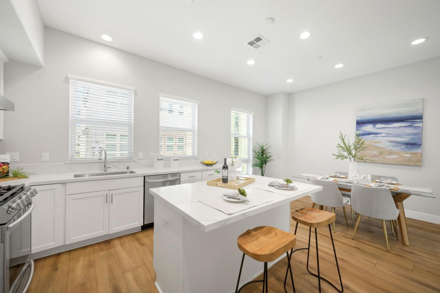 Detail Gallery Image 7 of 39 For 361 Montague Expy, Milpitas,  CA 95035 - 3 Beds | 3/2 Baths