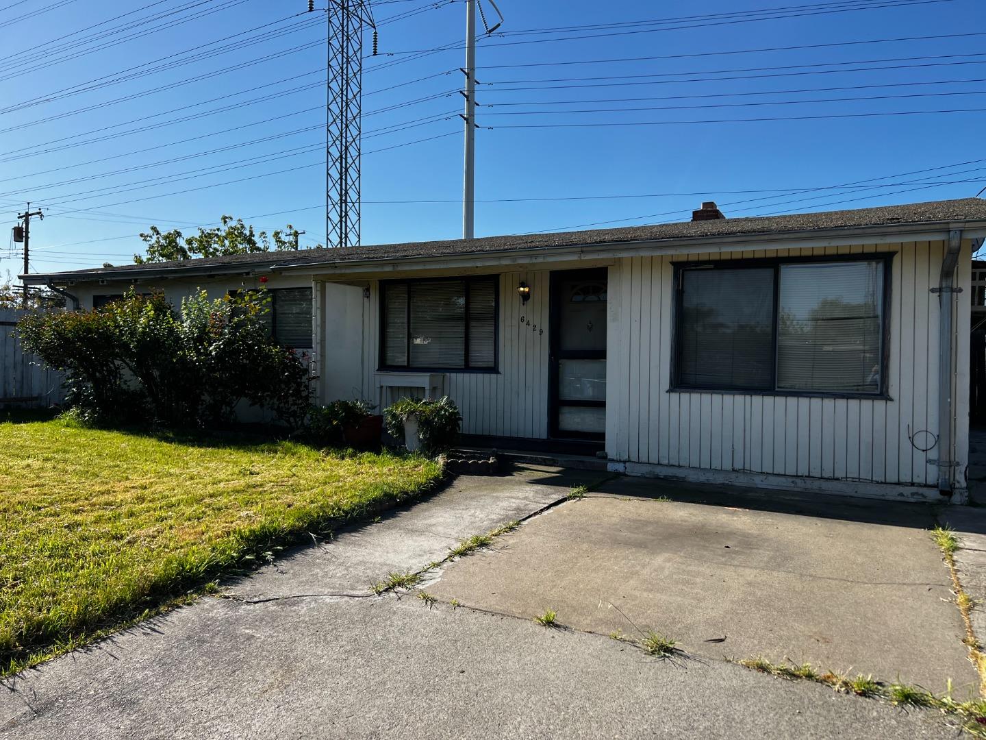 Detail Gallery Image 2 of 5 For 6429 Tapo Ct, Sacramento,  CA 95828 - 3 Beds | 1 Baths