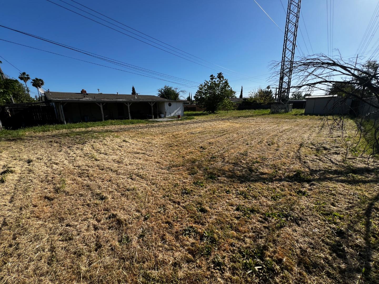 Detail Gallery Image 4 of 5 For 6429 Tapo Ct, Sacramento,  CA 95828 - 3 Beds | 1 Baths