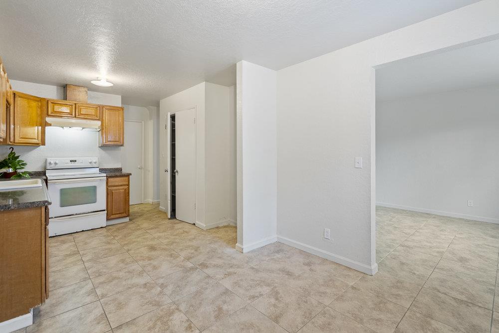 Detail Gallery Image 12 of 46 For 918 Acosta Plz #70,  Salinas,  CA 93905 - 4 Beds | 1/1 Baths