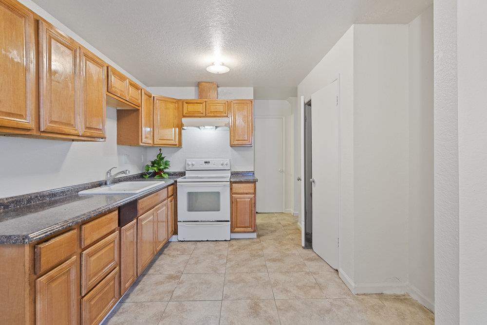 Detail Gallery Image 14 of 46 For 918 Acosta Plz #70,  Salinas,  CA 93905 - 4 Beds | 1/1 Baths