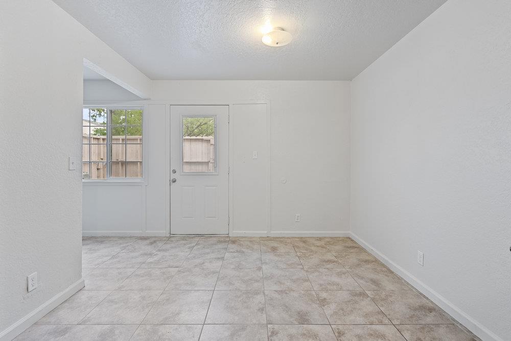 Detail Gallery Image 15 of 46 For 918 Acosta Plz #70,  Salinas,  CA 93905 - 4 Beds | 1/1 Baths
