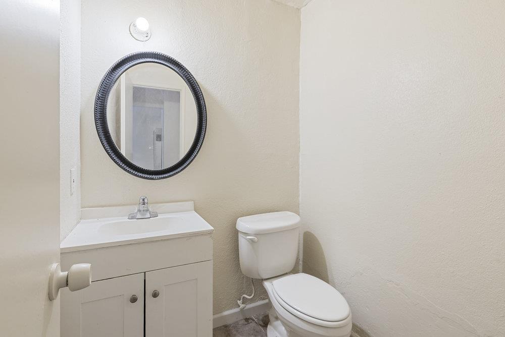 Detail Gallery Image 16 of 46 For 918 Acosta Plz #70,  Salinas,  CA 93905 - 4 Beds | 1/1 Baths