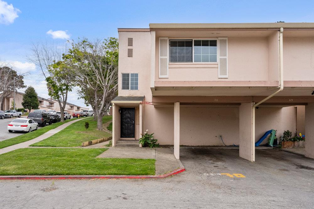 Detail Gallery Image 2 of 46 For 918 Acosta Plz #70,  Salinas,  CA 93905 - 4 Beds | 1/1 Baths