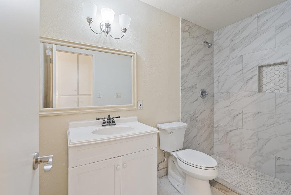 Detail Gallery Image 21 of 46 For 918 Acosta Plz #70,  Salinas,  CA 93905 - 4 Beds | 1/1 Baths