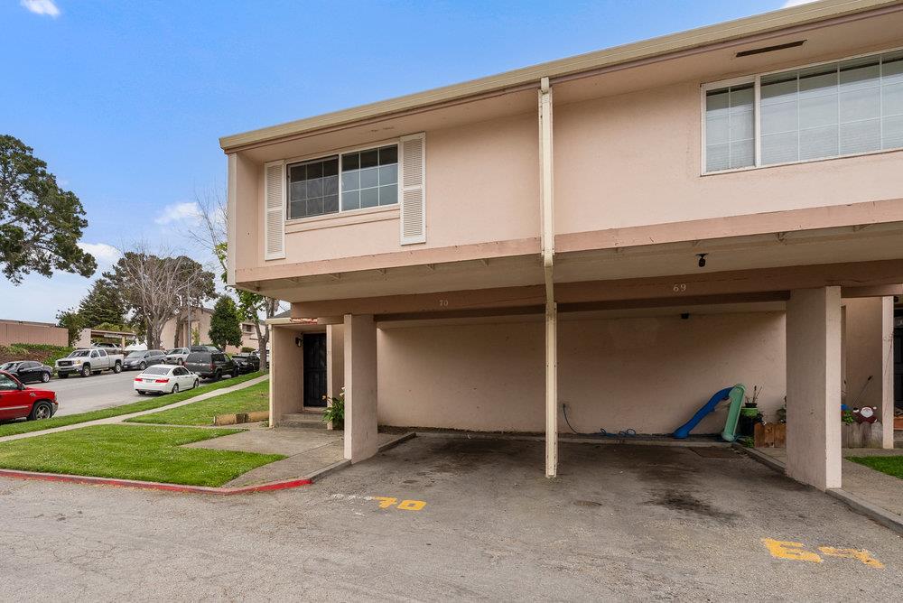 Detail Gallery Image 3 of 46 For 918 Acosta Plz #70,  Salinas,  CA 93905 - 4 Beds | 1/1 Baths