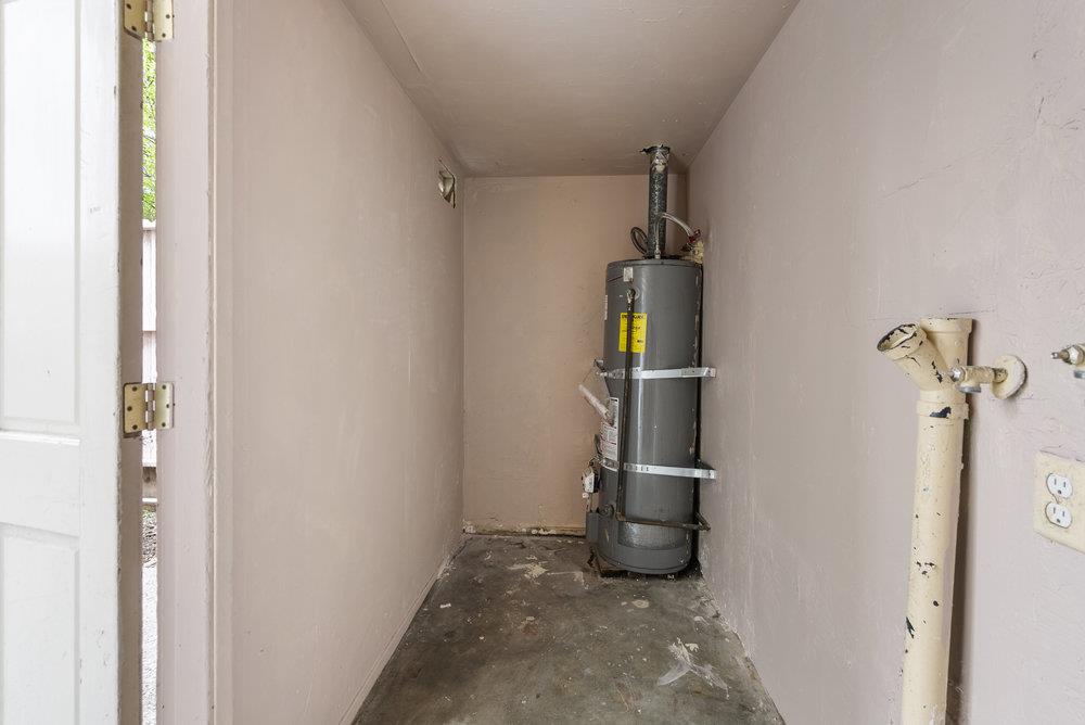 Detail Gallery Image 33 of 46 For 918 Acosta Plz #70,  Salinas,  CA 93905 - 4 Beds | 1/1 Baths