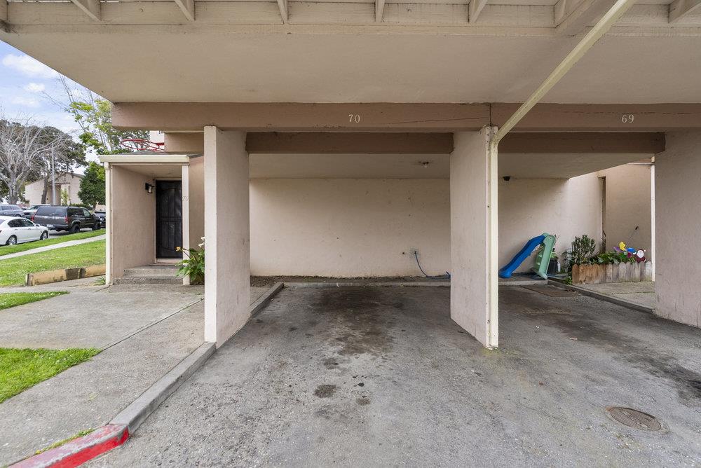 Detail Gallery Image 4 of 46 For 918 Acosta Plz #70,  Salinas,  CA 93905 - 4 Beds | 1/1 Baths