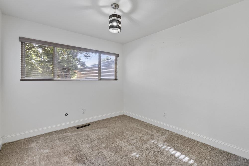 Detail Gallery Image 10 of 38 For 9355 Canyon Oak Rd, Salinas,  CA 93907 - 3 Beds | 2 Baths