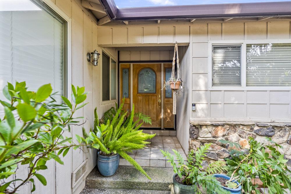 Detail Gallery Image 2 of 38 For 9355 Canyon Oak Rd, Salinas,  CA 93907 - 3 Beds | 2 Baths