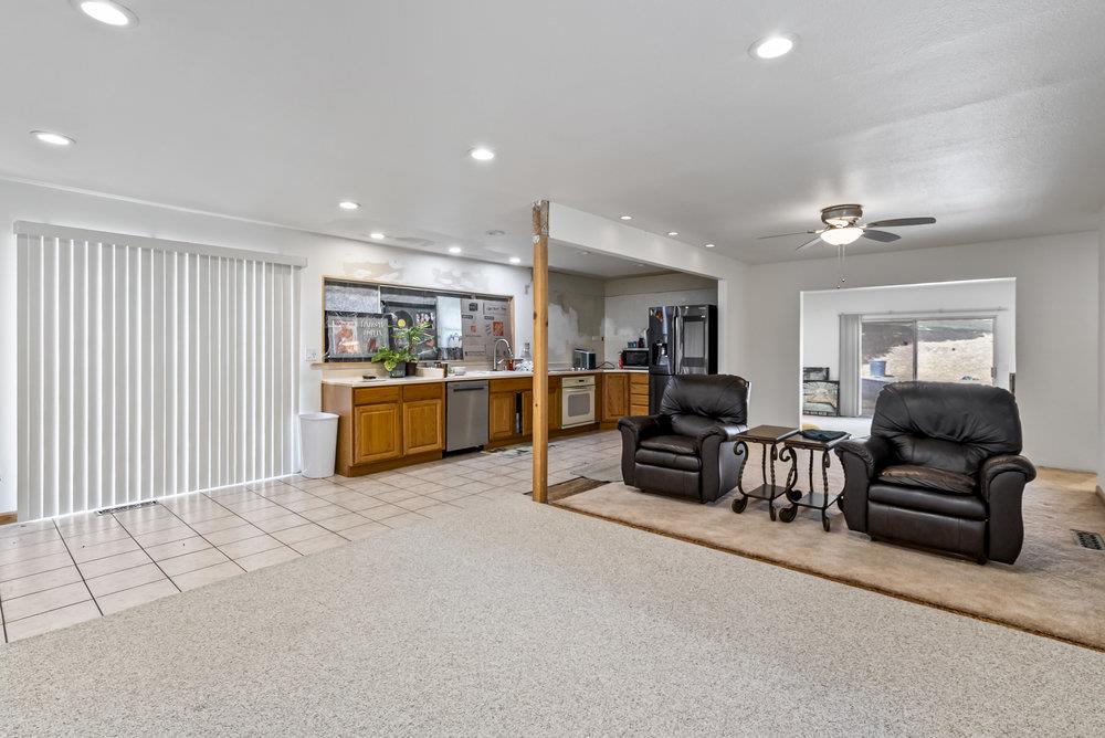Detail Gallery Image 5 of 38 For 9355 Canyon Oak Rd, Salinas,  CA 93907 - 3 Beds | 2 Baths