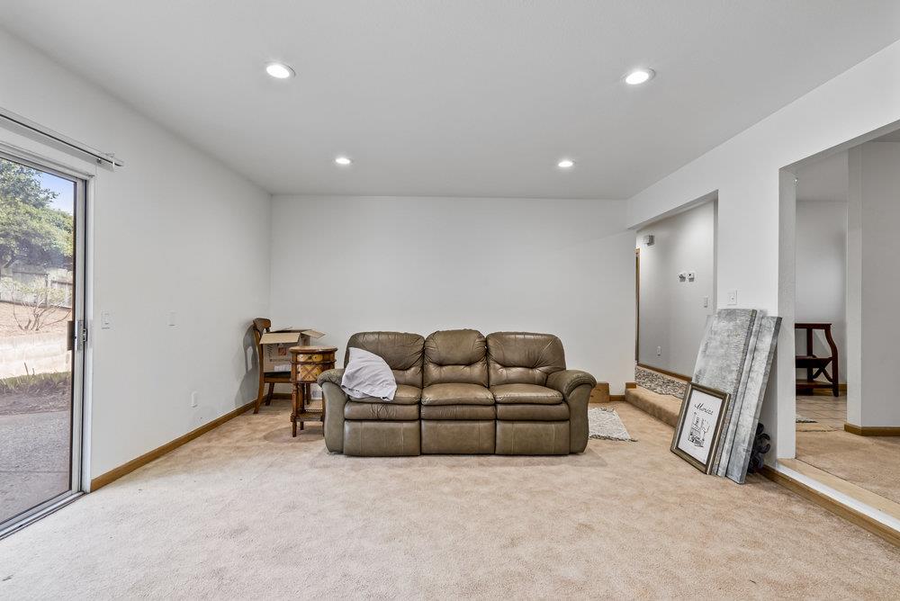 Detail Gallery Image 7 of 38 For 9355 Canyon Oak Rd, Salinas,  CA 93907 - 3 Beds | 2 Baths