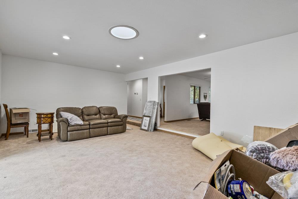 Detail Gallery Image 8 of 38 For 9355 Canyon Oak Rd, Salinas,  CA 93907 - 3 Beds | 2 Baths