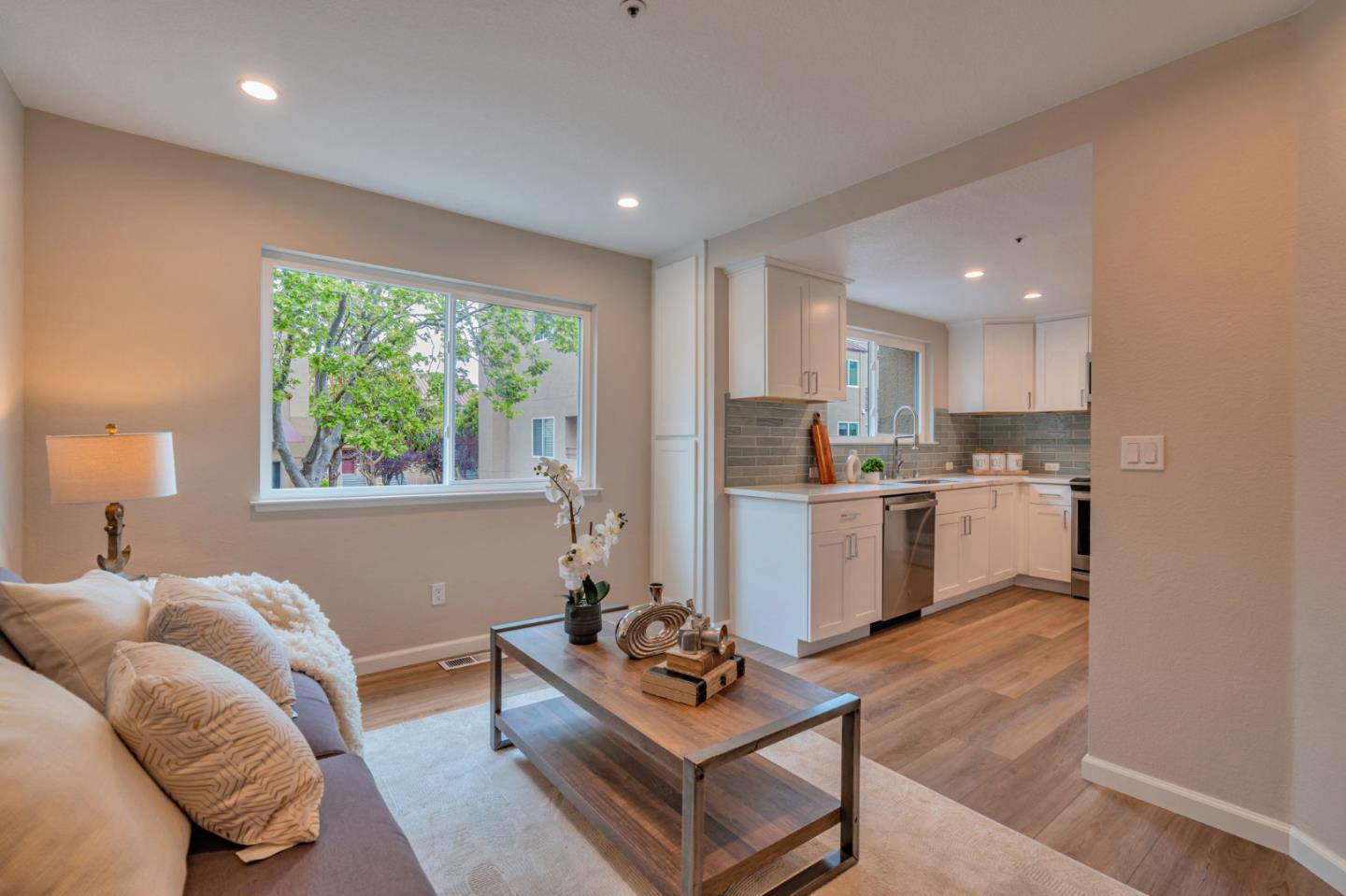 Detail Gallery Image 10 of 42 For 2 Commons Ln #2,  Foster City,  CA 94404 - 2 Beds | 2/1 Baths