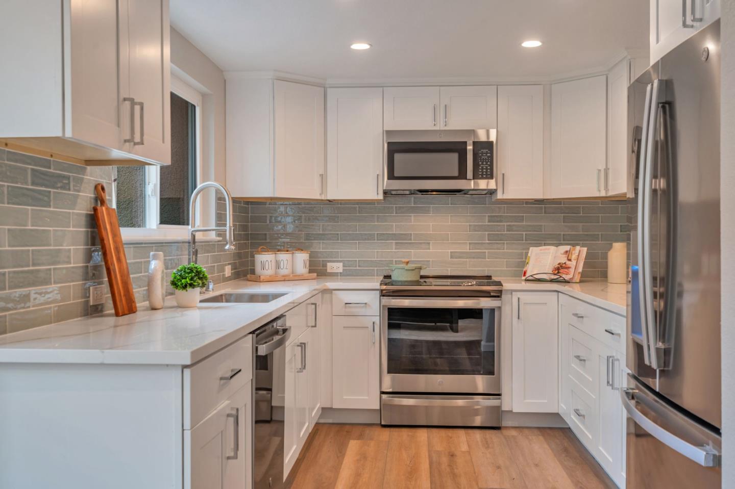 Detail Gallery Image 11 of 42 For 2 Commons Ln #2,  Foster City,  CA 94404 - 2 Beds | 2/1 Baths