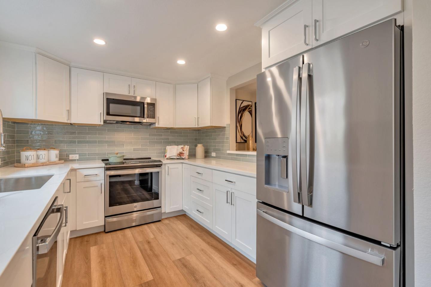 Detail Gallery Image 12 of 42 For 2 Commons Ln #2,  Foster City,  CA 94404 - 2 Beds | 2/1 Baths