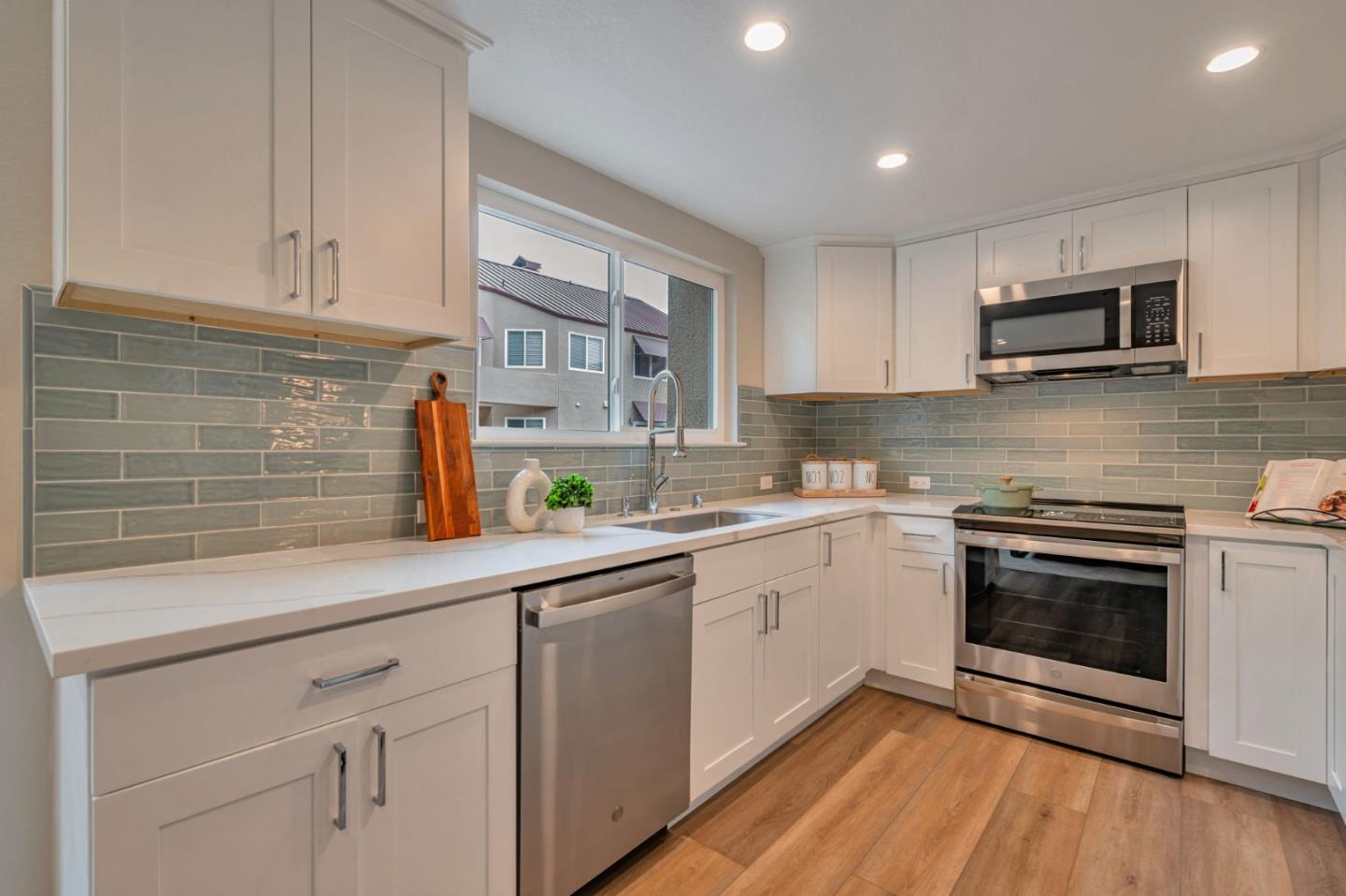 Detail Gallery Image 13 of 42 For 2 Commons Ln #2,  Foster City,  CA 94404 - 2 Beds | 2/1 Baths