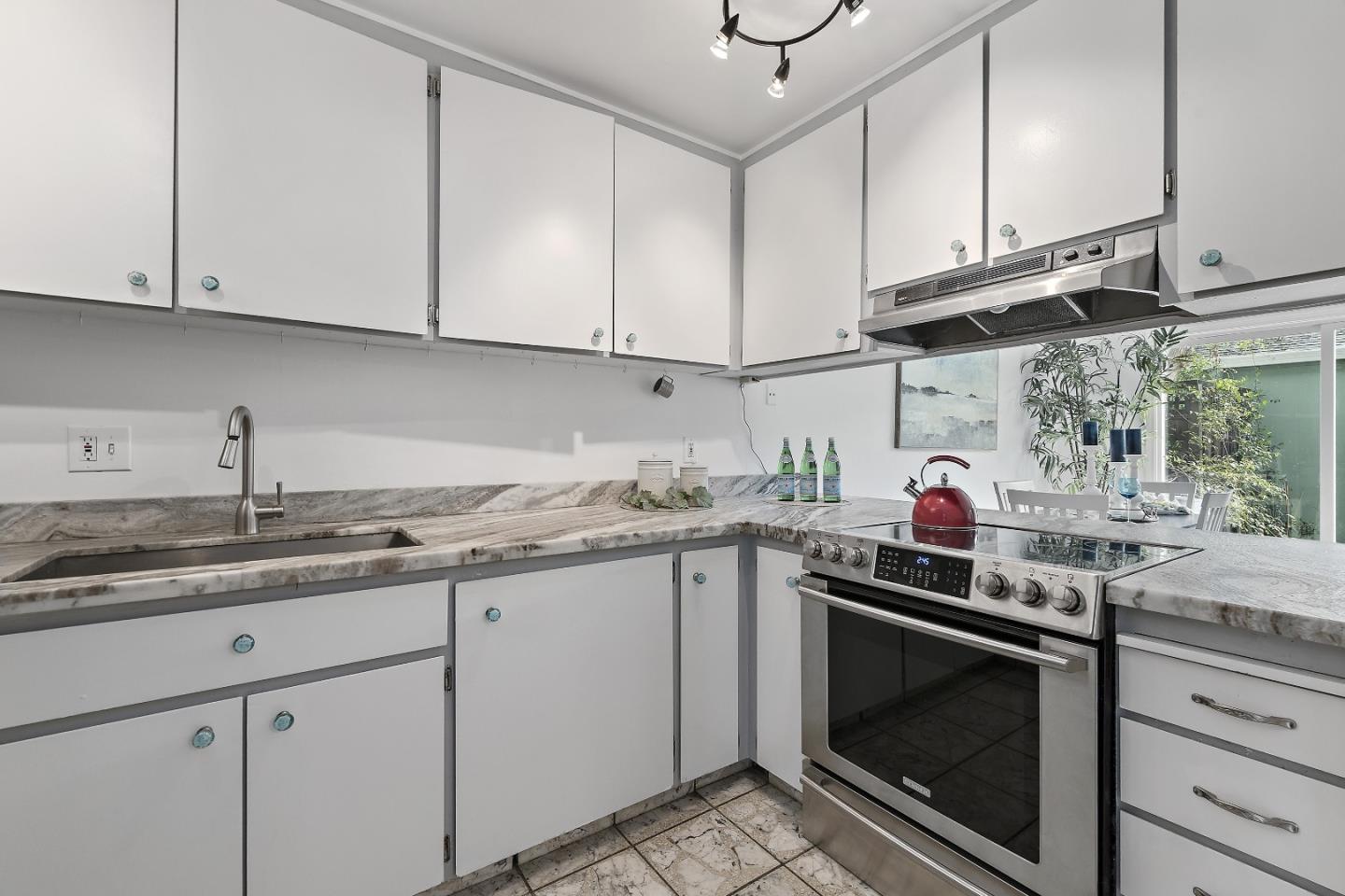 Detail Gallery Image 8 of 30 For 2094 Swensen Ct, San Jose,  CA 95131 - 4 Beds | 1/1 Baths