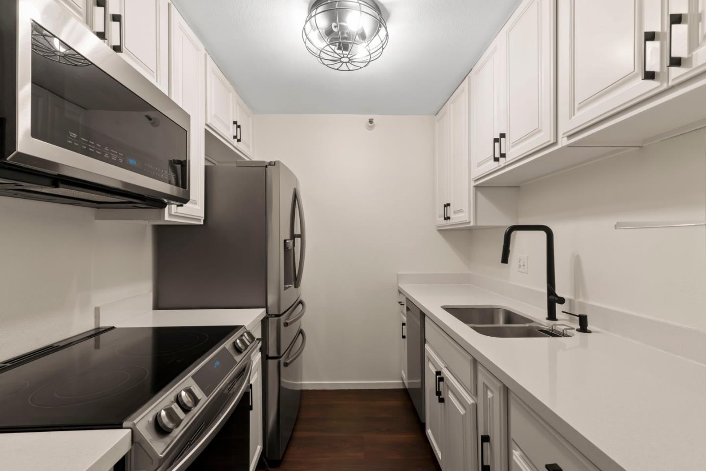 Detail Gallery Image 4 of 35 For 8239 Shelter Creek Ln, San Bruno,  CA 94066 - 2 Beds | 2 Baths
