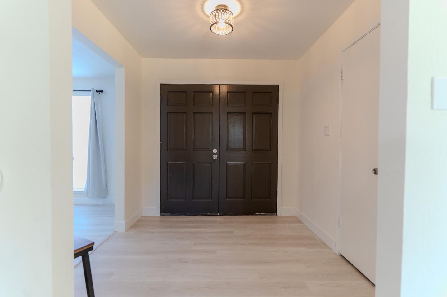 Detail Gallery Image 2 of 14 For 2457 W San Gabriel Ave, Fresno,  CA 93705 - 3 Beds | 2 Baths