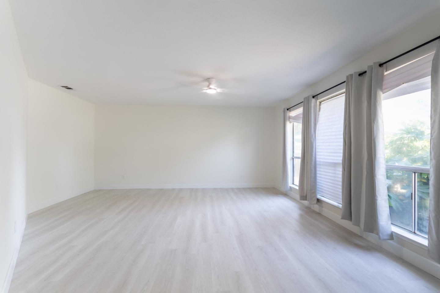 Detail Gallery Image 4 of 14 For 2457 W San Gabriel Ave, Fresno,  CA 93705 - 3 Beds | 2 Baths