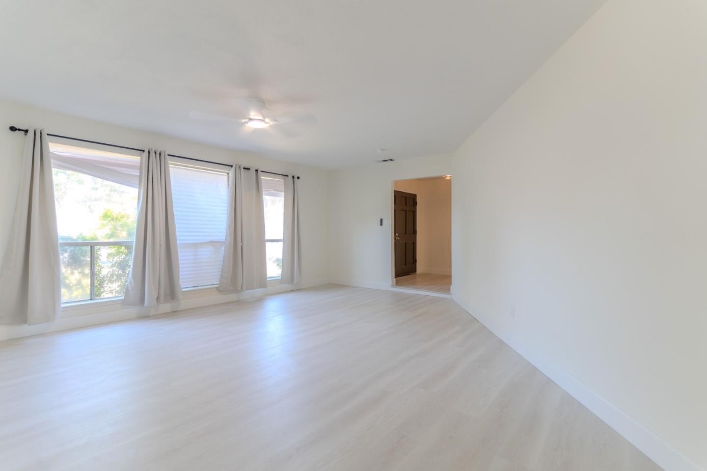 Detail Gallery Image 5 of 14 For 2457 W San Gabriel Ave, Fresno,  CA 93705 - 3 Beds | 2 Baths