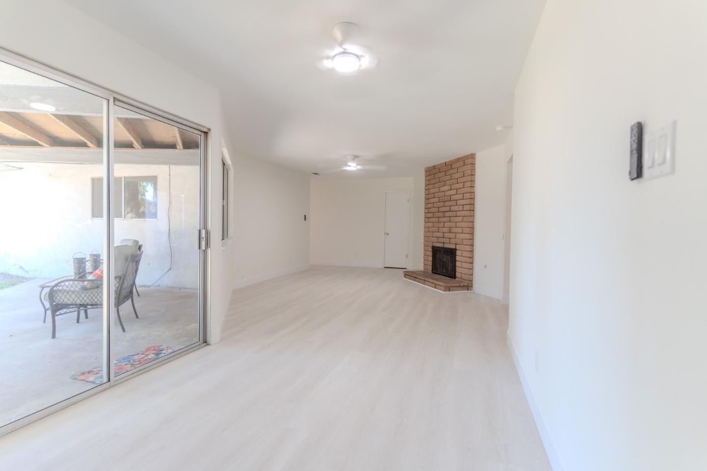 Detail Gallery Image 6 of 14 For 2457 W San Gabriel Ave, Fresno,  CA 93705 - 3 Beds | 2 Baths