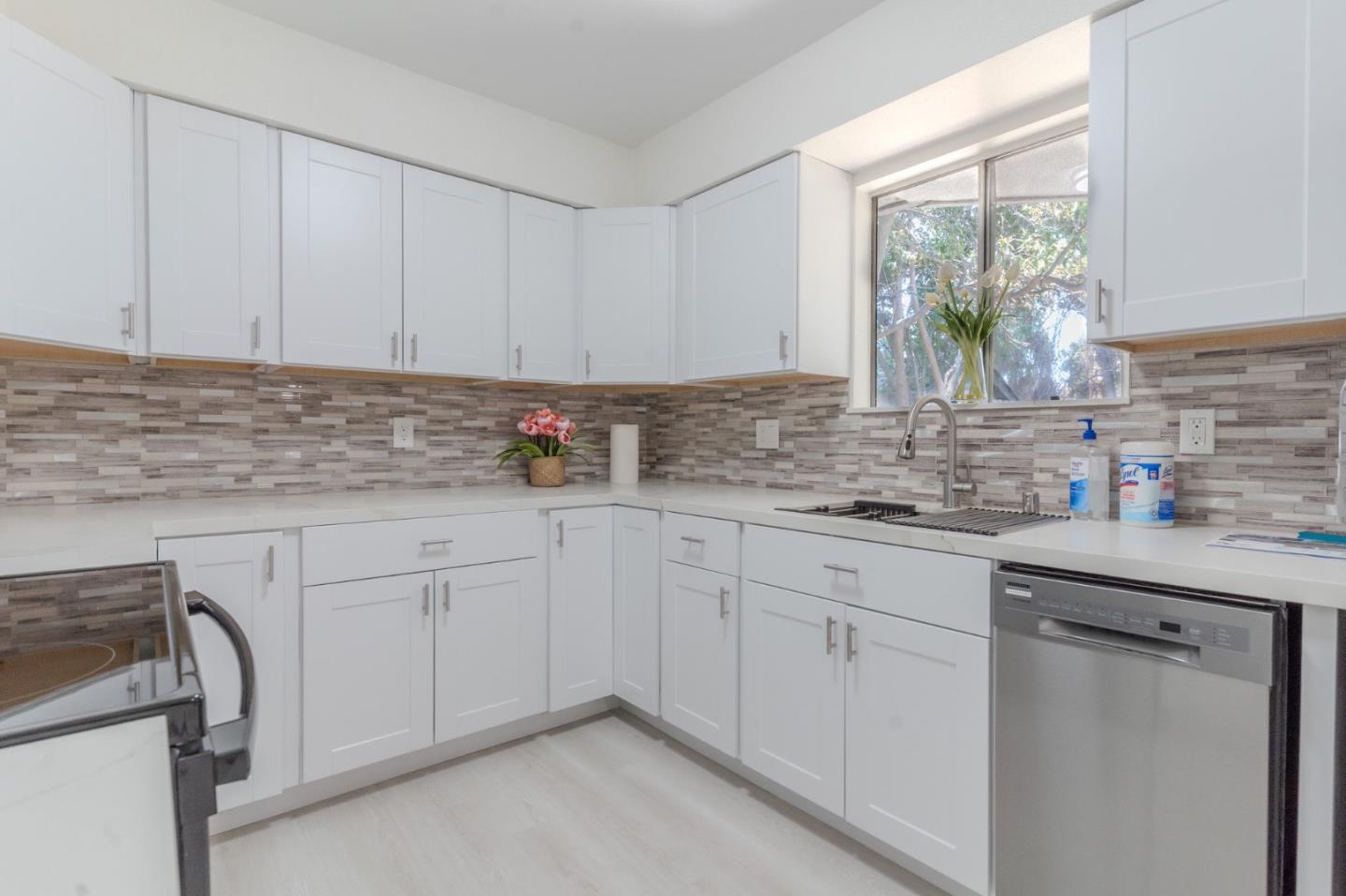 Detail Gallery Image 7 of 14 For 2457 W San Gabriel Ave, Fresno,  CA 93705 - 3 Beds | 2 Baths