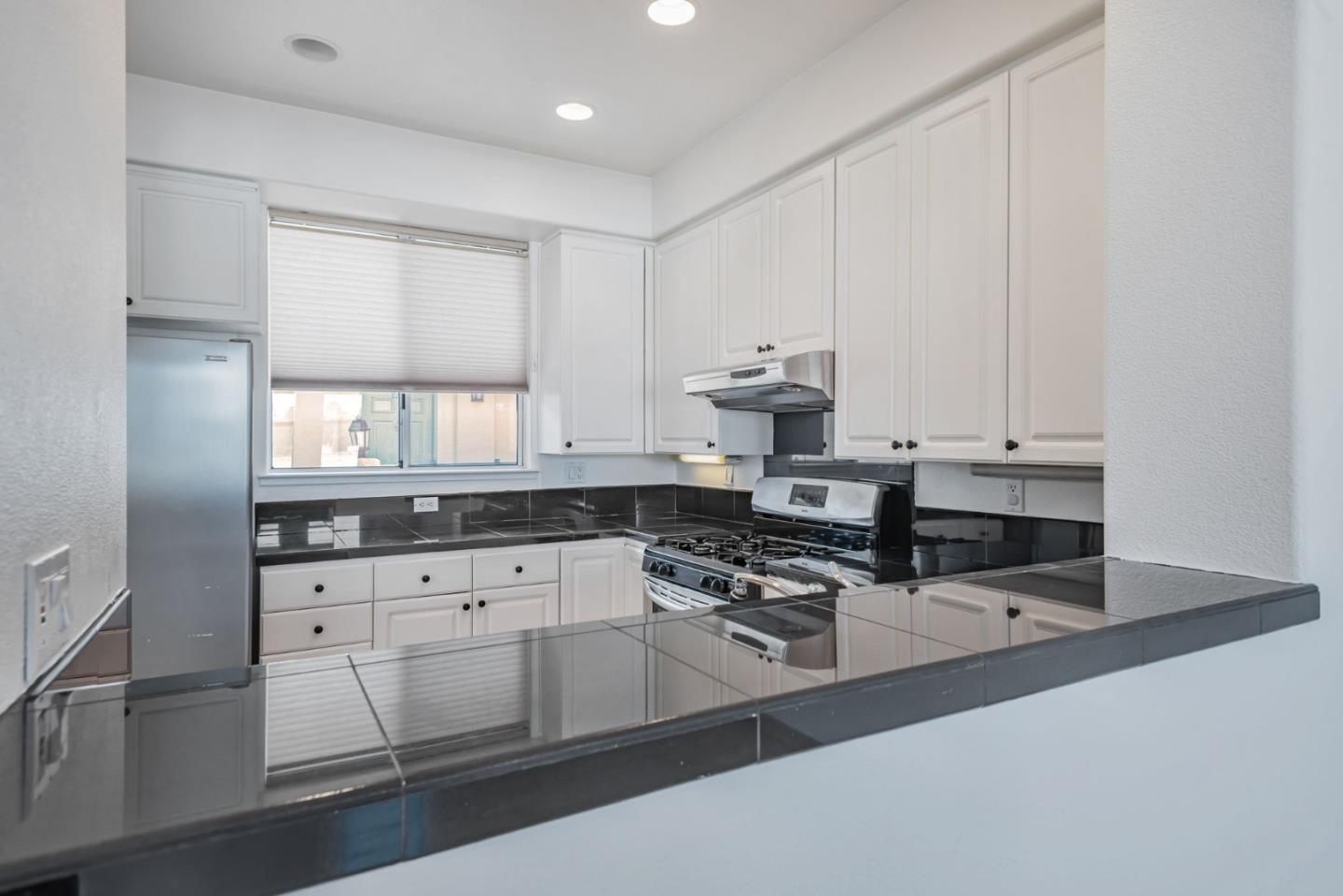 Detail Gallery Image 17 of 34 For 88 17th Ave #304,  San Mateo,  CA 94402 - 2 Beds | 2 Baths