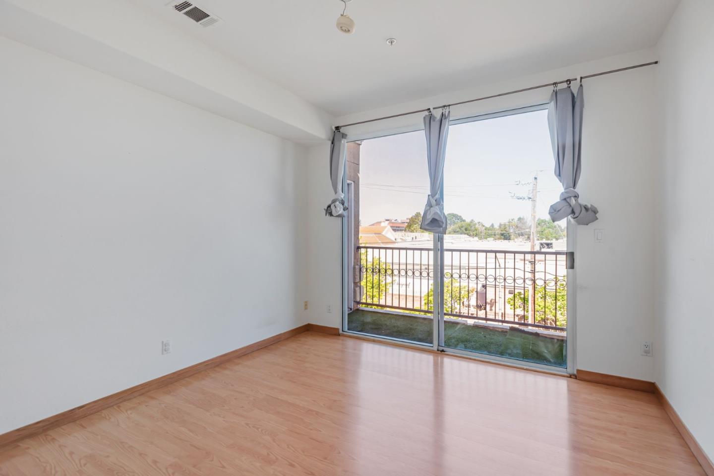 Detail Gallery Image 20 of 34 For 88 17th Ave #304,  San Mateo,  CA 94402 - 2 Beds | 2 Baths