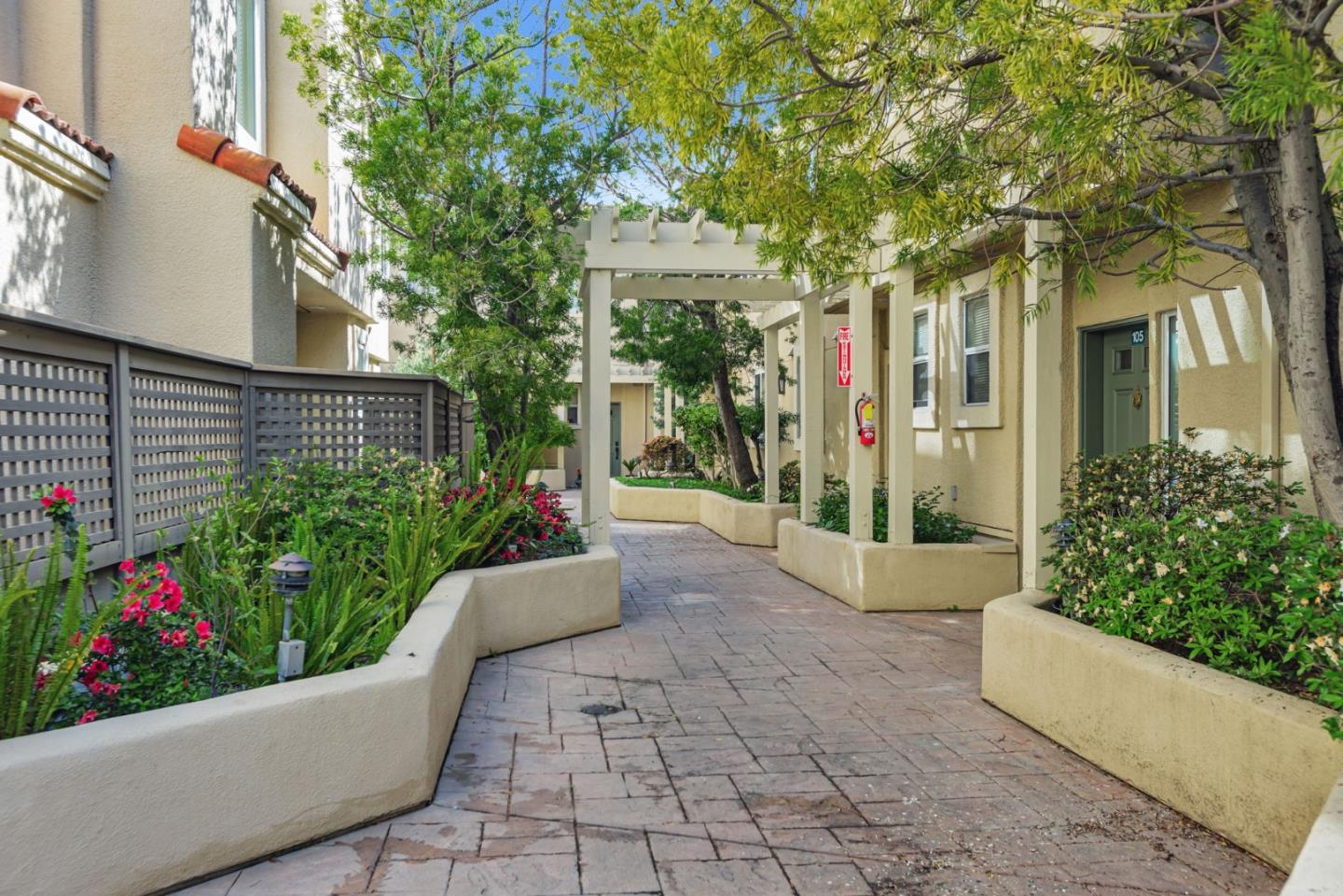 Detail Gallery Image 7 of 34 For 88 17th Ave #304,  San Mateo,  CA 94402 - 2 Beds | 2 Baths