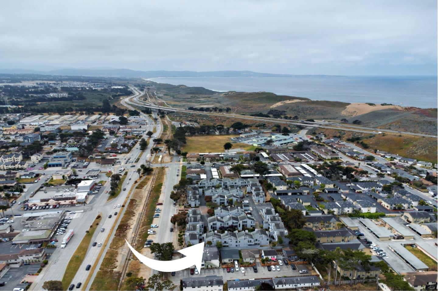 Detail Gallery Image 2 of 34 For 3095 Marina Dr #35,  Marina,  CA 93933 - 2 Beds | 2 Baths