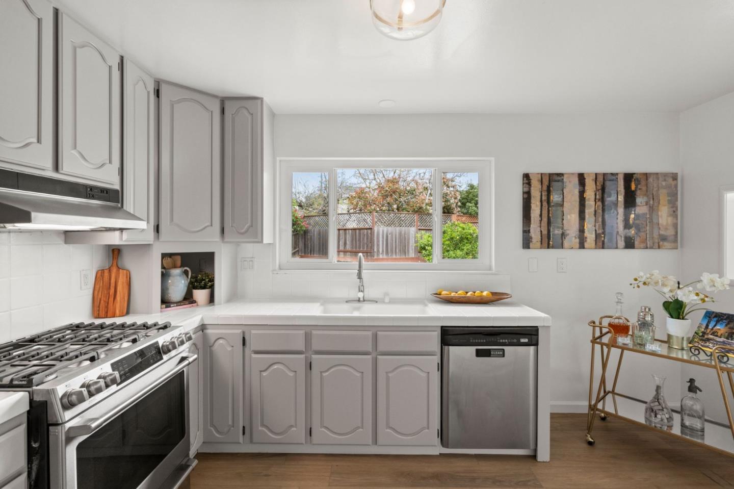 Detail Gallery Image 11 of 29 For 1032 Tahoe Dr, Belmont,  CA 94002 - 3 Beds | 2 Baths