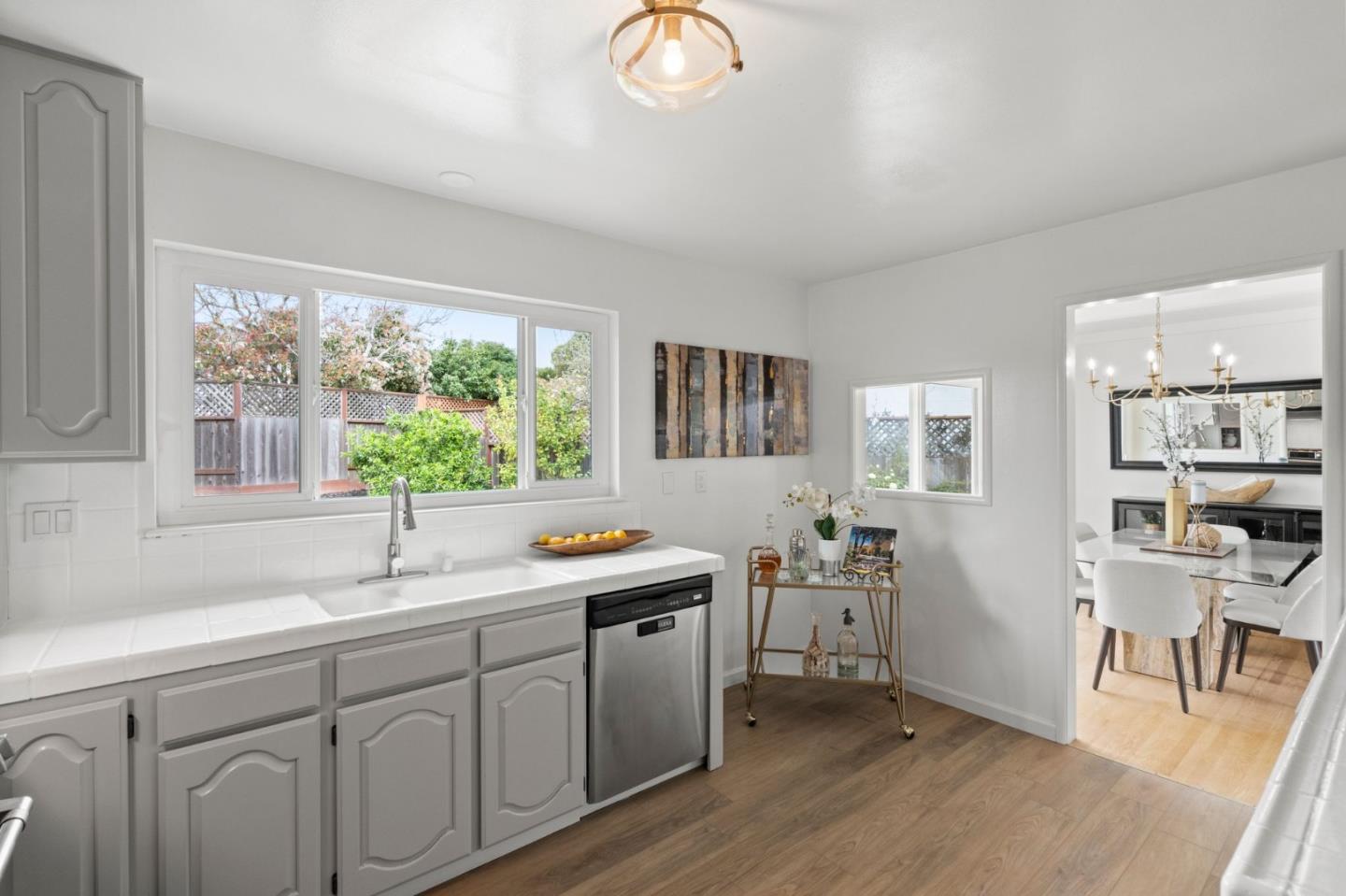 Detail Gallery Image 12 of 29 For 1032 Tahoe Dr, Belmont,  CA 94002 - 3 Beds | 2 Baths