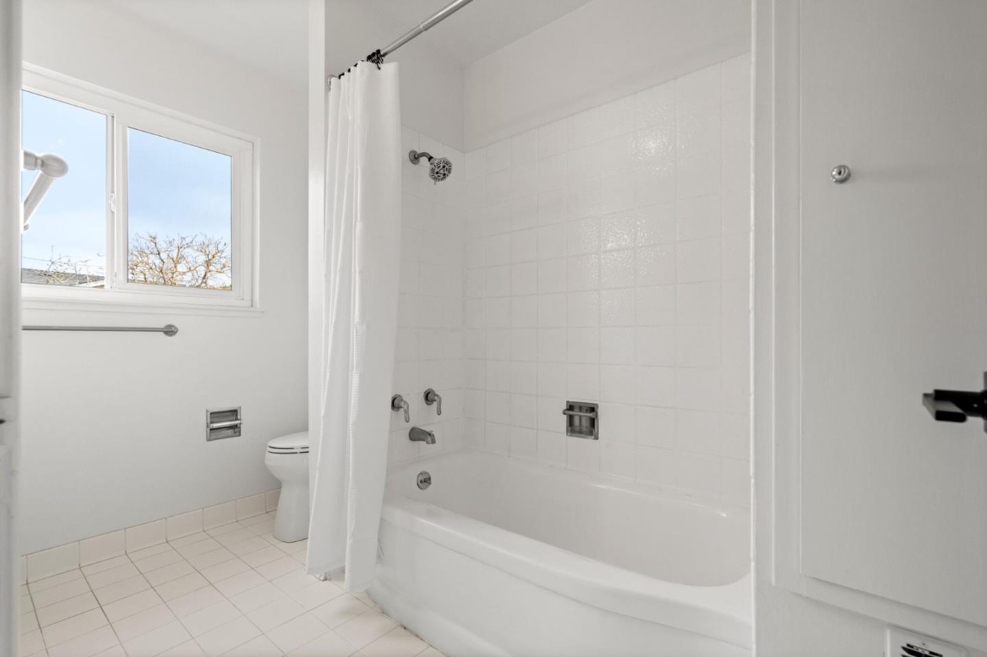 Detail Gallery Image 20 of 29 For 1032 Tahoe Dr, Belmont,  CA 94002 - 3 Beds | 2 Baths
