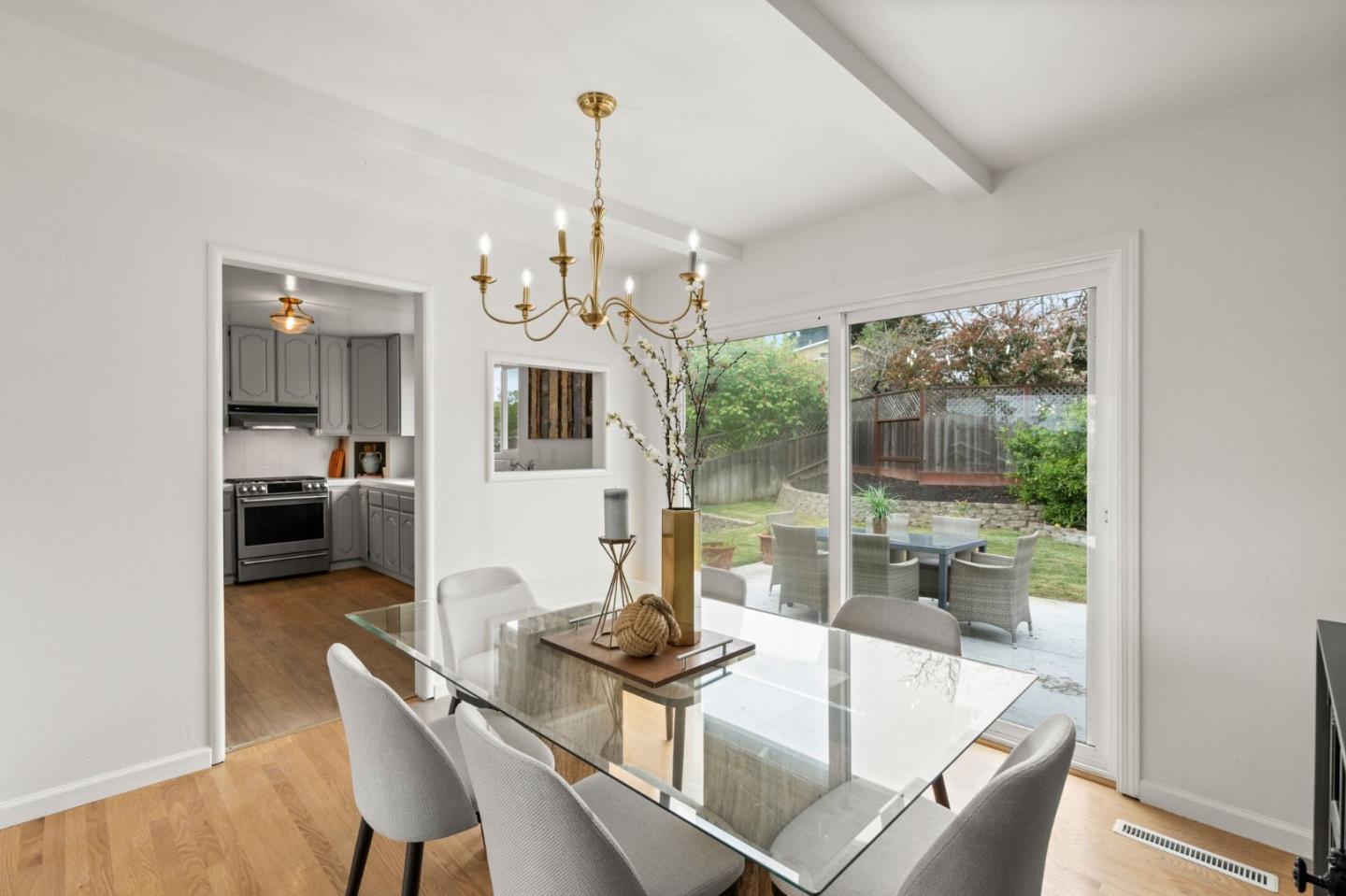 Detail Gallery Image 9 of 29 For 1032 Tahoe Dr, Belmont,  CA 94002 - 3 Beds | 2 Baths