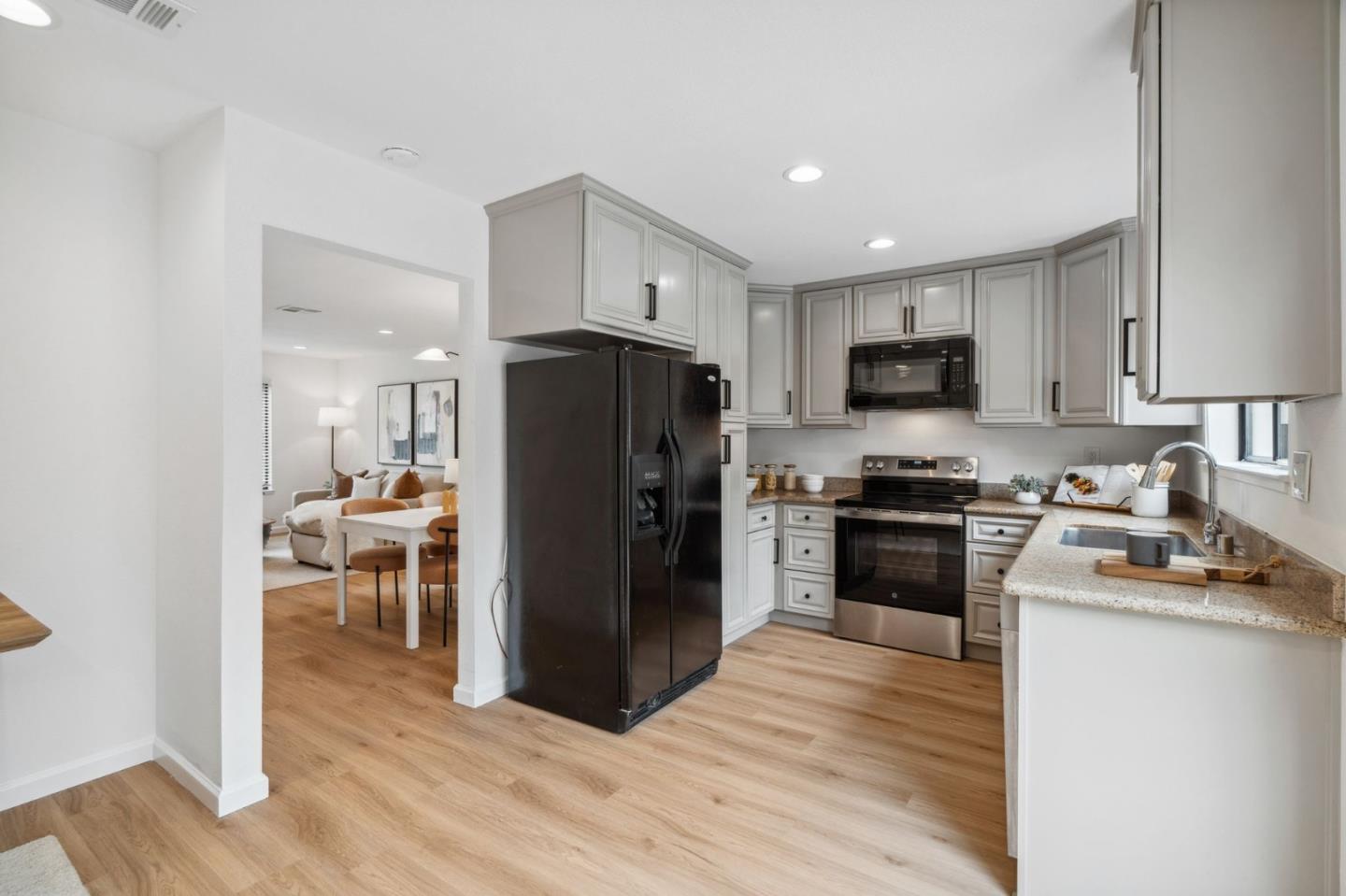 Detail Gallery Image 17 of 44 For 4922 Pony Pass Cir, San Jose,  CA 95136 - 3 Beds | 2/1 Baths