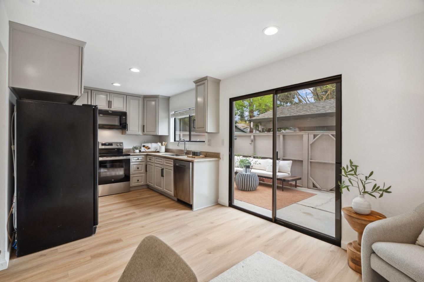 Detail Gallery Image 18 of 44 For 4922 Pony Pass Cir, San Jose,  CA 95136 - 3 Beds | 2/1 Baths